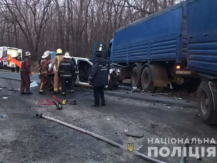 В Харьковской области в ДТП с участием КамАЗа погибли четыре человека