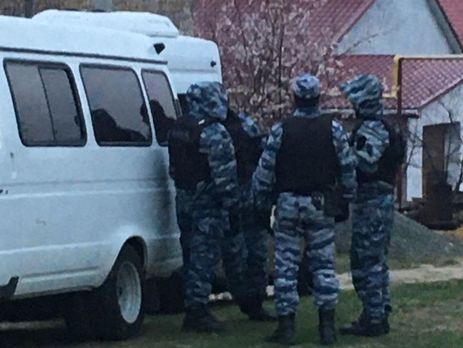 Силовики в Крыму проводят обыски в домах крымских татар – активисты