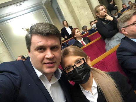 Тимошенко – в черной маске, а Королевская – в респираторе. Рада собралась на внеочередное заседание. Фоторепортаж