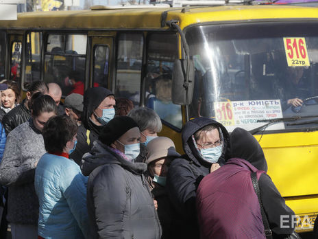 ﻿Кличко оголосив, що з 23 березня громадський транспорт у Києві перевозитиме лише людей зі спецперепустками