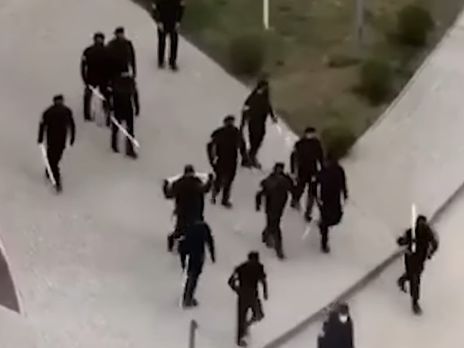 За даними ЗМІ, за дотриманням карантину в Чечні стежать озброєні поліцейські