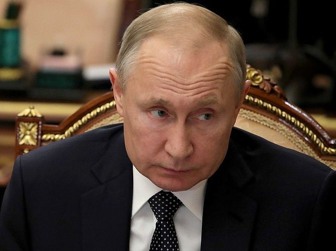 Кремль сообщил, что 6 апреля Путин встретился с членами правительства. Скорее всего, встреча состоялась почти месяц назад