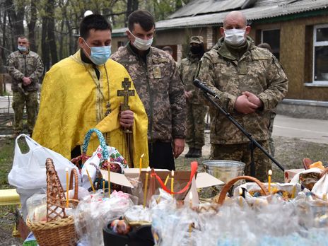 ﻿Українські військові на Донбасі відзначили Великдень. Фоторепортаж