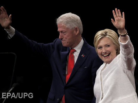 Билл Клинтон о здоровье жены: Иногда с ней такое случается из-за сильного обезвоживания