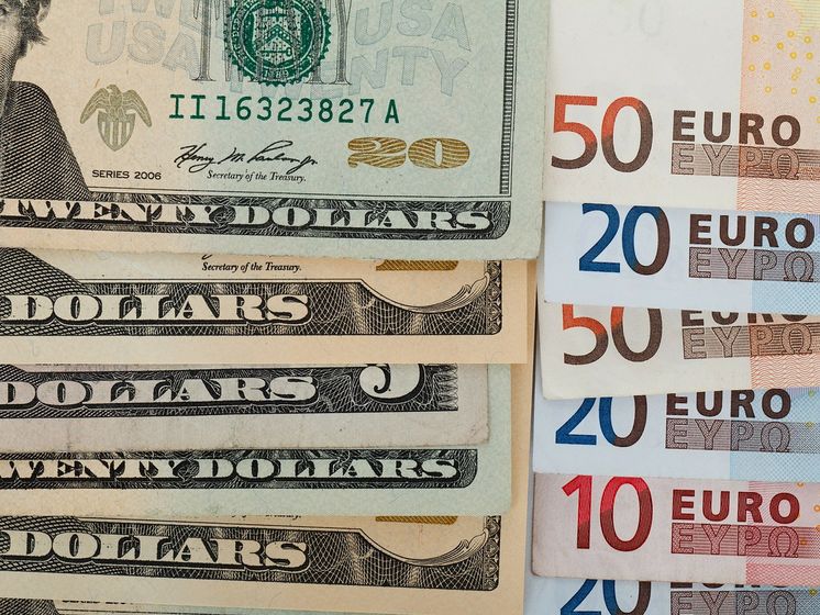Гривна подорожала по отношению к доллару и евро