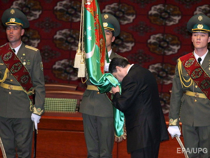 По новой конституции Туркменистана Бердымухамедов может избираться президентом пожизненно
