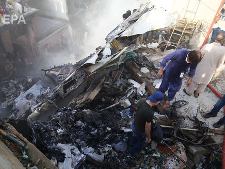 ﻿Авіакатастрофа в Пакистані. Влада оприлюднила кількість загиблих