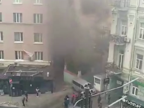 Возле офиса Медведчука в Киеве произошел взрыв – журналист