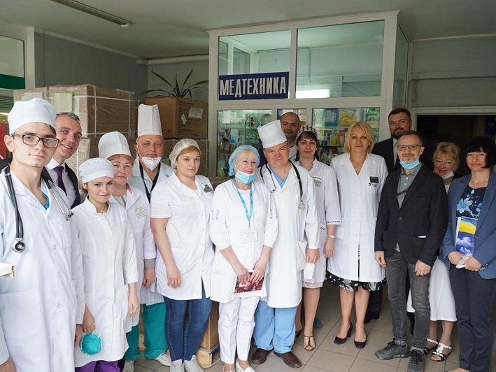 Фонд Новинского передал николаевской больнице два ИВЛ и защиту для врачей