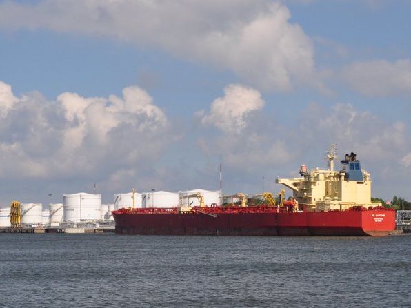 ﻿Перший танкер з американською нафтою для Білорусі прибув у Литву