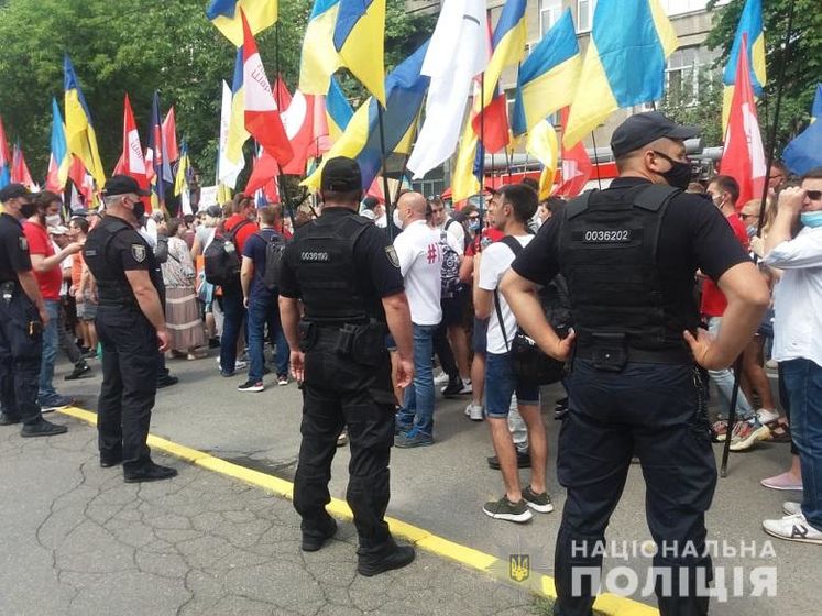 ﻿Мітинг прибічників Шарія в Києві закидали димовими шашками. Поліція затримала кількох осіб