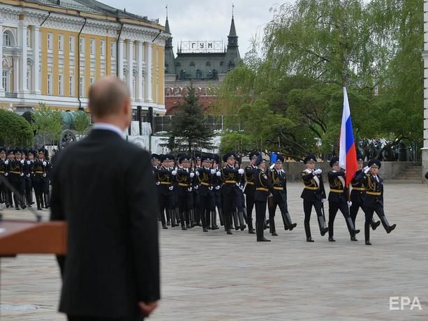 Ветеранов, которые вместе с Путиным будут смотреть парад Победы, отправили на карантин – Bloomberg