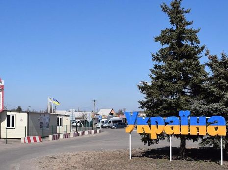 Боевики заблокировали КПВВ на Донбассе. Людей пропускают в ОРДЛО только в Станице Луганской
