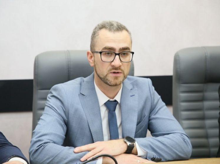 Студент, бросивший в Януковича яйцом, стал топ-менеджером "Укрзалізниці"