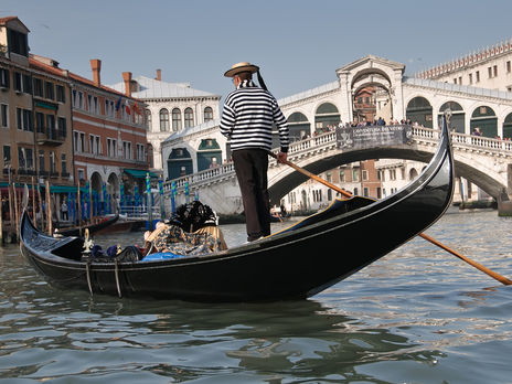 ﻿У Венеції гондольєри обмежать кількість пасажирів, тому що ті погладшали