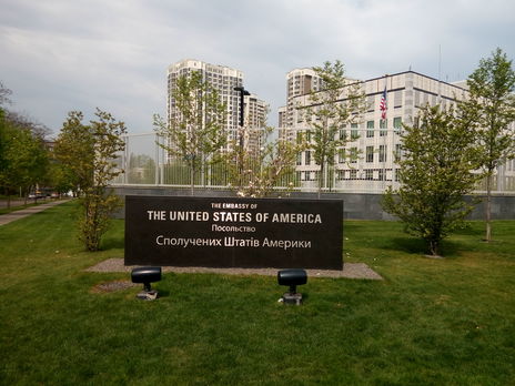 Посольство США в Украине обеспокоено нападениями на политиков и активистов