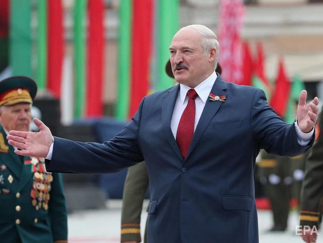 Лукашенко оприлюднив свою передвиборчу програму. У ній він розкритикував мітингувальників