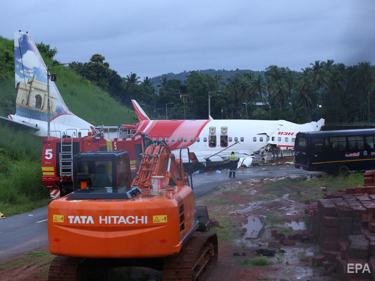 Найдены черные ящики пассажирского самолета, разбившегося в Индии