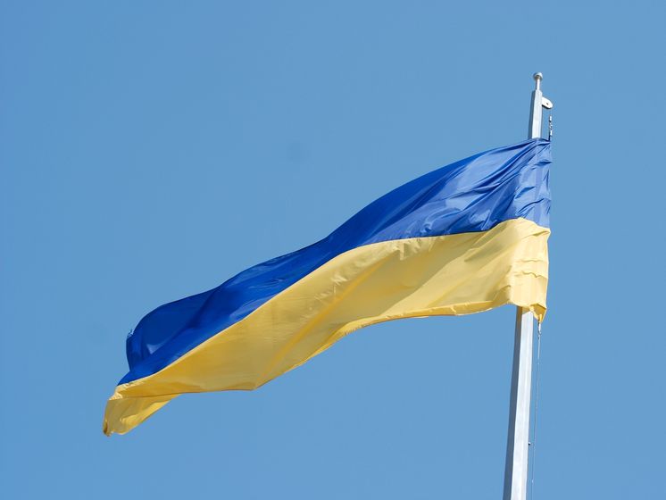 В Киеве начали устанавливать флагшток для самого большого флага Украины – Кличко