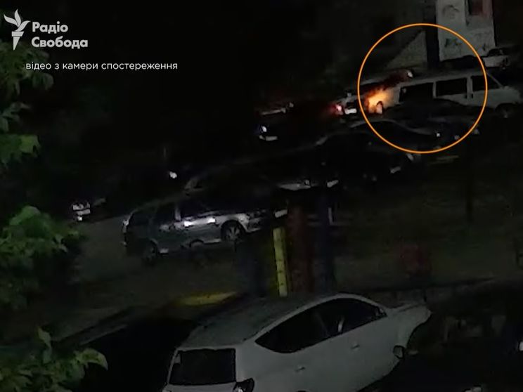 "Схемы" показали момент поджога авто своего водителя. Видео