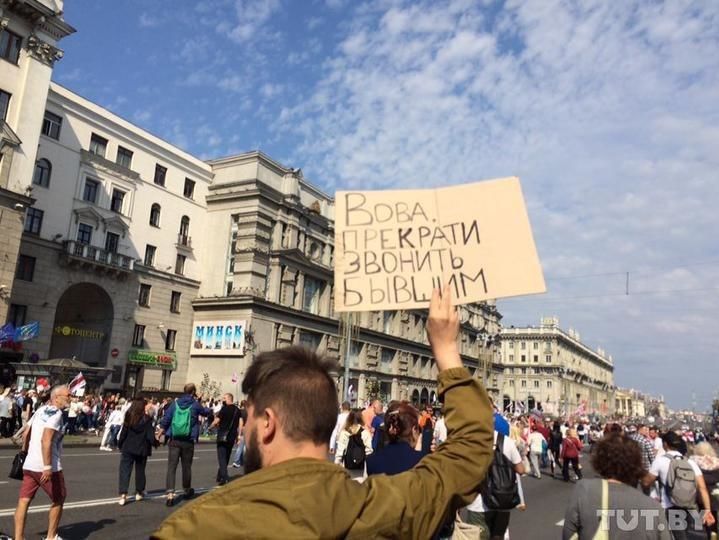 У Мінську почалися перші сутички силовиків і протестувальників