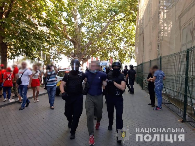Марш равенства в Одессе закончился задержаниями. Двое полицейских пострадали
