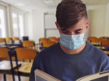 В Україні різко збільшилася захворюваність на COVID-19 серед учителів та учнів – Мандзій