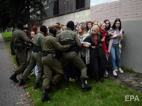 Протесты в Беларуси продолжаются больше месяца, за это время силовики задержали более 10 тыс. человек