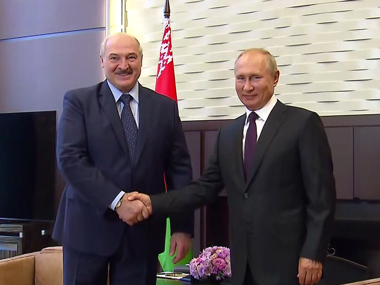 "Ця "бодяга" туди-сюди хитається". Головне із зустрічі Путіна і Лукашенка