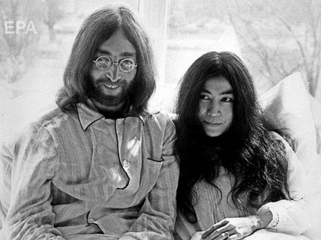 Убивця Леннона за 40 років після злочину попросив вибачення в Йоко Оно