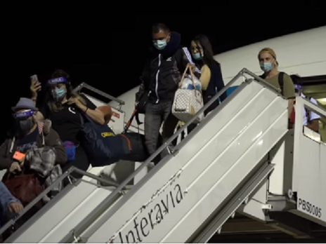 Українці повернулися з китайського Тяньцзіня додатковим рейсом МАУ