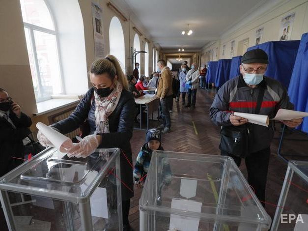 В Киеве ни на одном избирательном участке нет информации о кандидатах в мэры столицы – "Сила и честь"