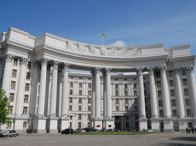 "Прямое вмешательство во внутренние дела". МИД Украины вызвал посла Венгрии после заявлений Сийярто
