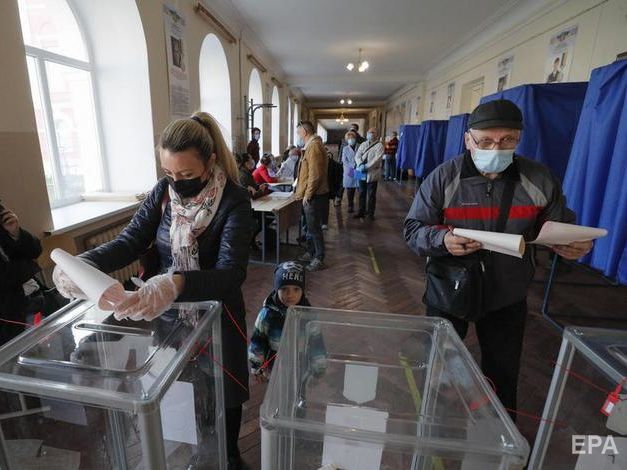 Спостерігача на місцевих виборах у Києві повідомили про підозру в підкупі виборців – прокуратура