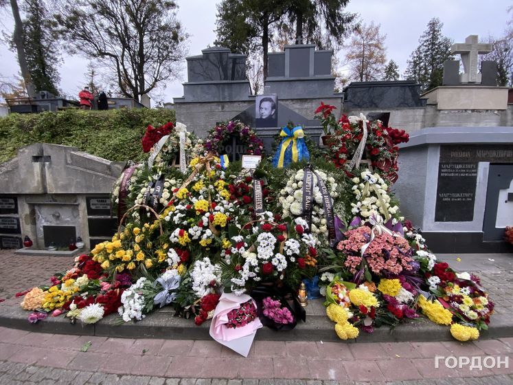 Зеленський і Єрмак одужали від COVID-19, у Львові поховали Віктюка, нардепи оскаржили "карантин вихідного дня". Головне за день