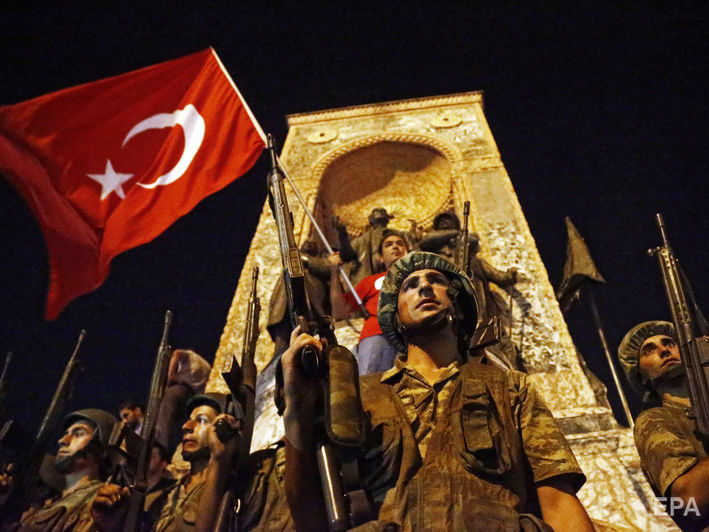 В Турции несколько человек осудили на 79 пожизненных сроков из-за попытки госпереворота