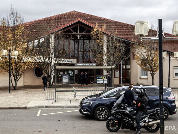У Франції чотирьом школярам висунули обвинувачення у співучасті в убивстві вчителя