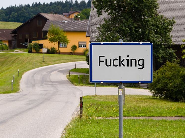 Австрійське село Fucking змінить назву через глузування і крадіжки дорожніх знаків