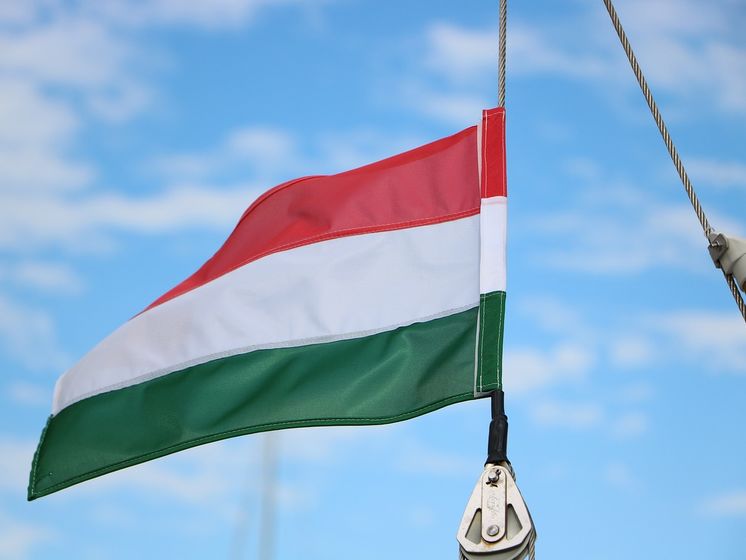 Угорські дипломати заявили, що гімн Угорщини, який виконували депутати на Закарпатті, – це молитва
