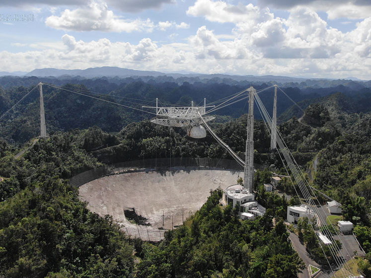 У Пуерто-Рико обвалився трьохсотметровий радіотелескоп "Аресібо". Відео