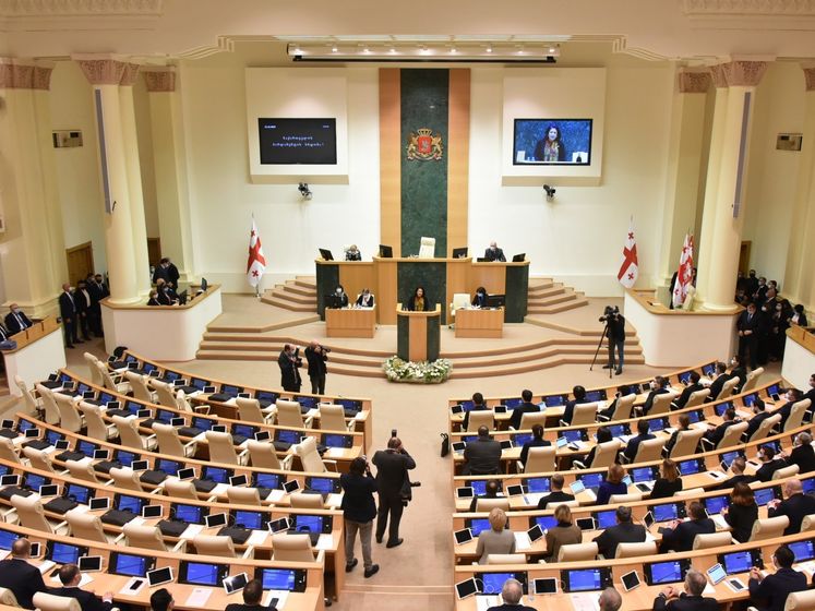 У Грузії офіційно визнали повноваження нового парламенту, опозиція бойкотувала засідання