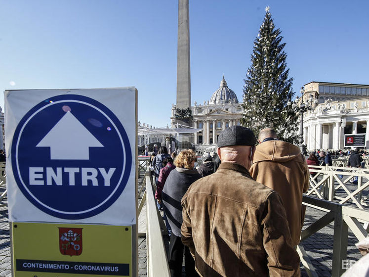 У Ватикані запалили різдвяну ялинку й відкрили виставку "100 вертепів", серед яких український