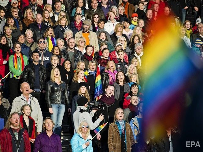 Парламент Швейцарии одобрил закон об однополых браках