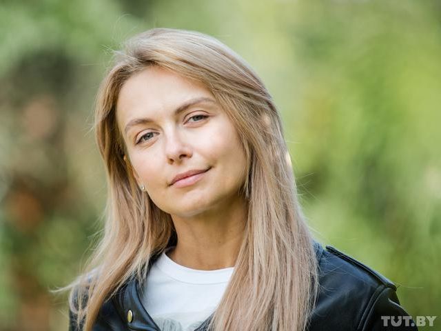 "Міс Білорусь" Хижинкова вийшла на волю. Понад місяць її тримали в камері за участь у протестах