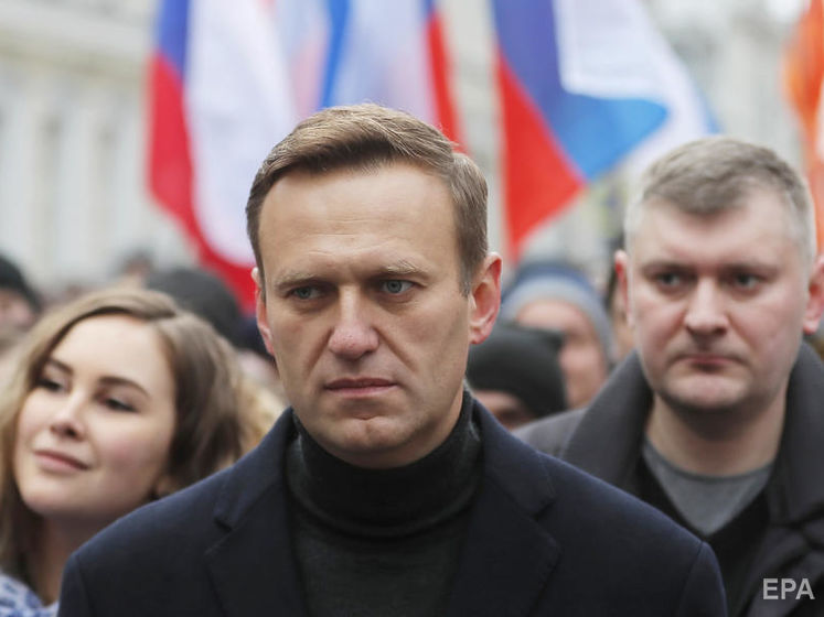 "Сказали працювати із трусами". Імовірний учасник замаху, якому телефонував Навальний, розповів, куди могли нанести отруту