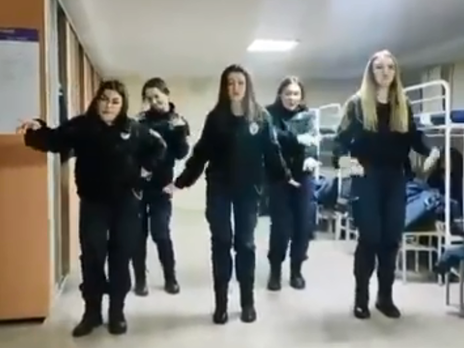 В Харькове нашли курсанток, танцевавших под песню российской группы 