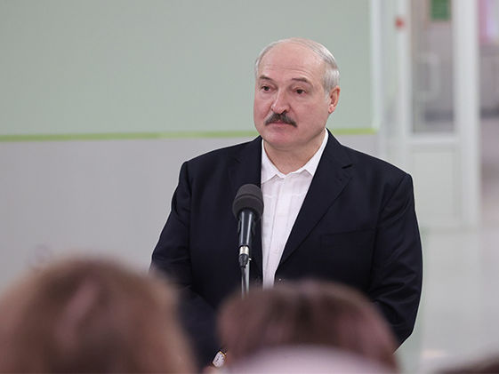 Лукашенко заявил о задержании "террористов", которые везли через Украину "тонны оружия"