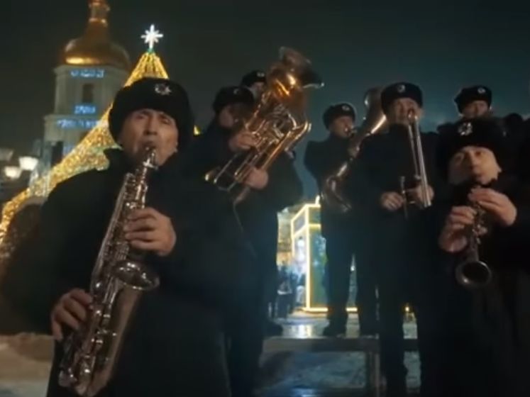 Поліцейський оркестр виконав "Щедрик" на Софійській площі в Києві. Відео