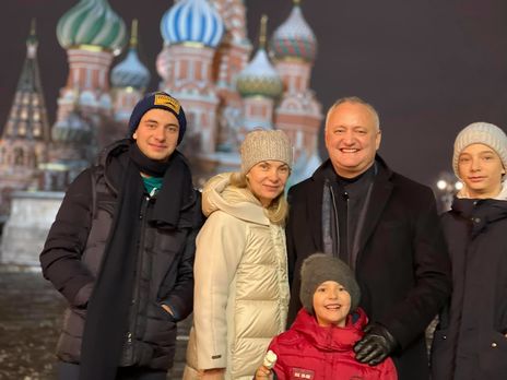 До Москви Додон поїхав разом із сім'єю