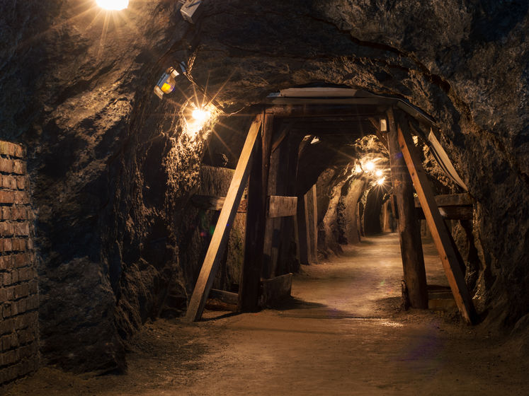 Під завал потрапило двоє гірників шахти "Золоте" в Луганській області